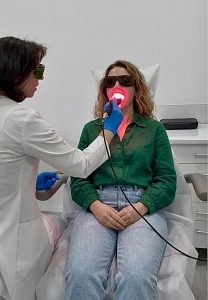 Terapie laser intraorală THOR cu ansă tip „lollipop” – tratament minim invaziv