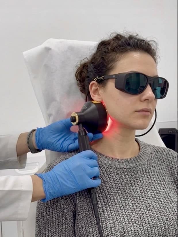 Terapie laser pentru recuperarea paresteziei si regenerarea nervilor dupa interventii chirurgicale in sfera